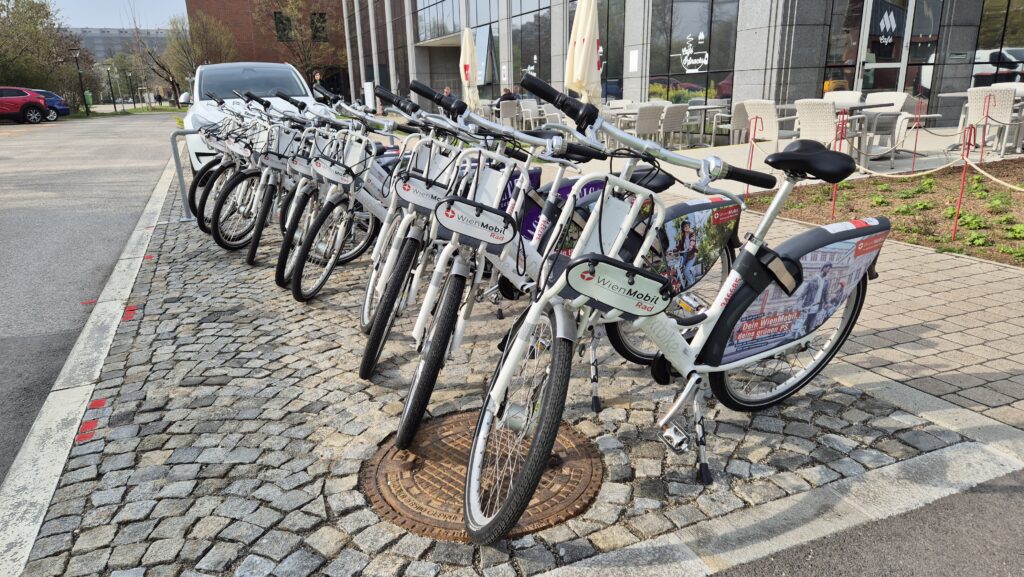 Nextbike Fahrräder am Campus der VMU Wien